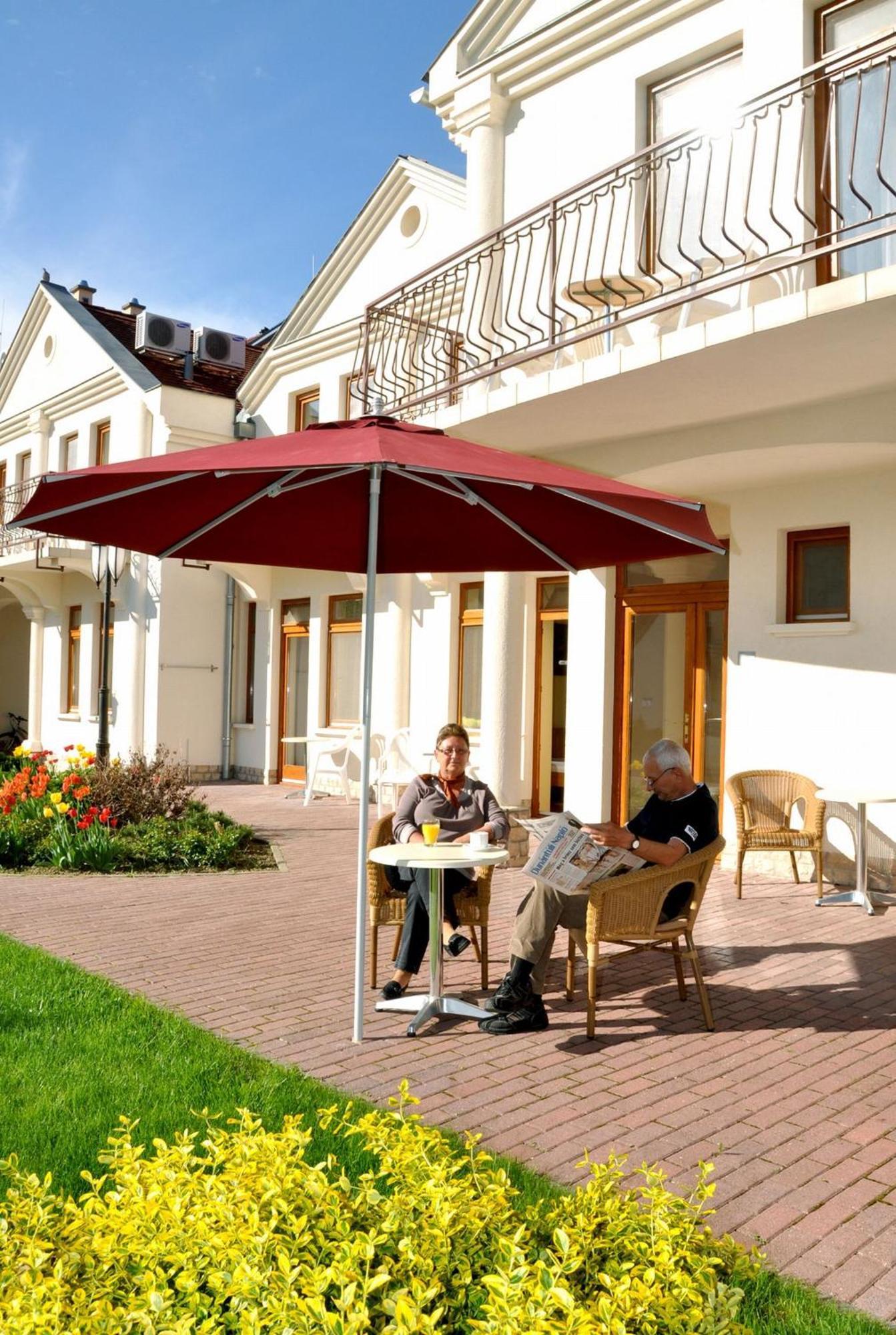 Ametiszt Hotel Harkany Bagian luar foto